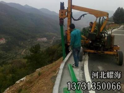 道路護(hù)欄板安裝實(shí)拍
